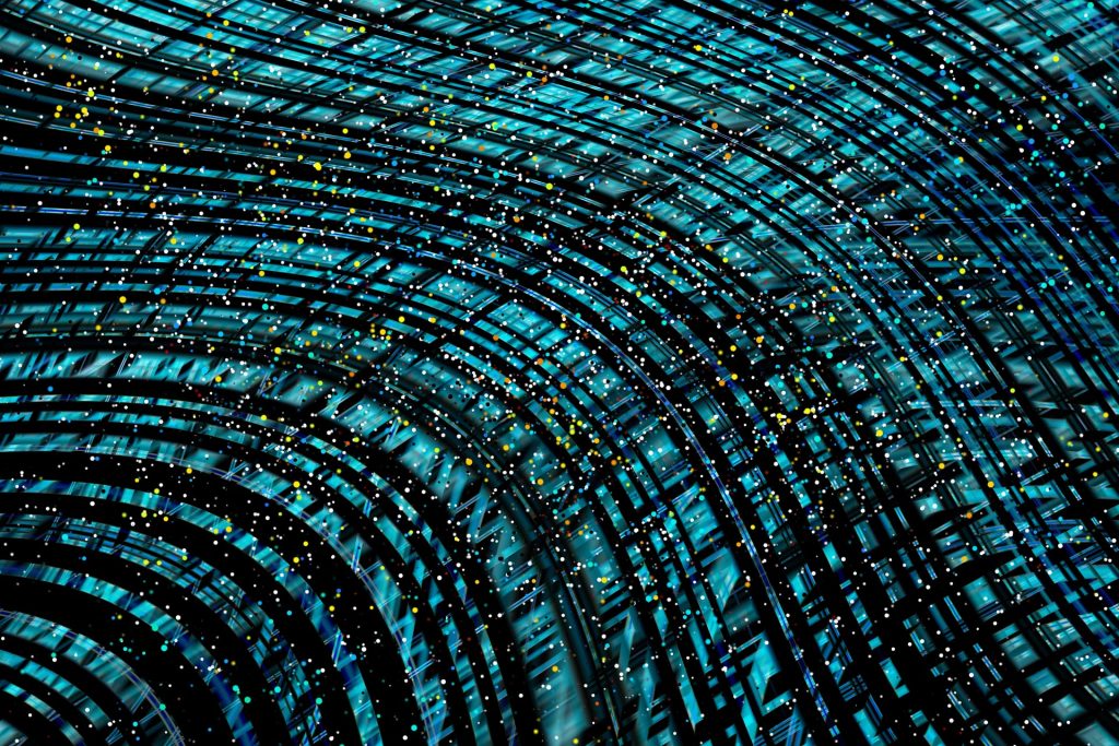 La teoría de cuerdas “vibra” entre la precisión matemática y la incertidumbre experimental