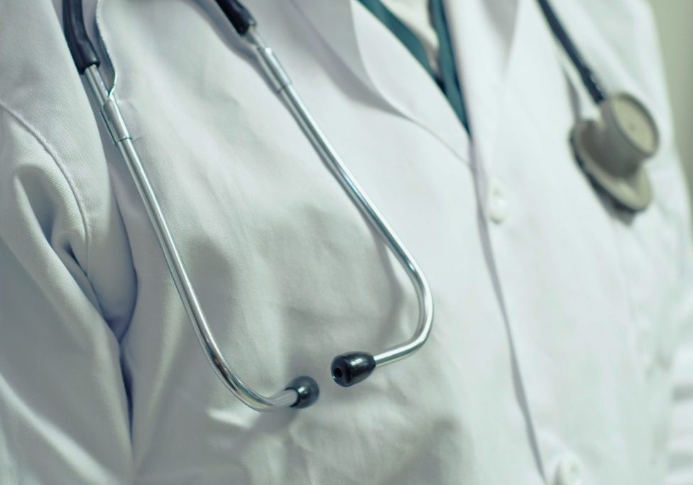 De inventar “pociones” en el lavaplatos a médico e investigador clínico