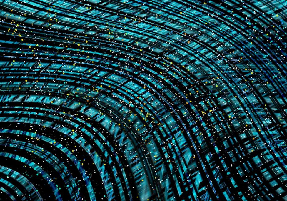 La teoría de cuerdas “vibra” entre la precisión matemática y la incertidumbre experimental